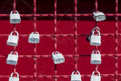 locks_wall