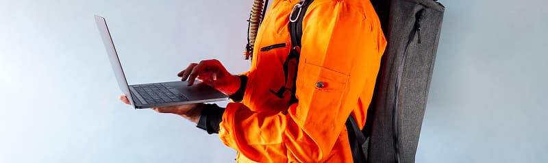 Spaceman01_badge-laptop