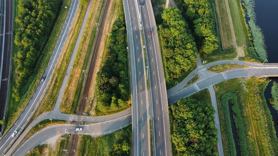 Dutch Government Speeds to New ECM System with Controlled Migration