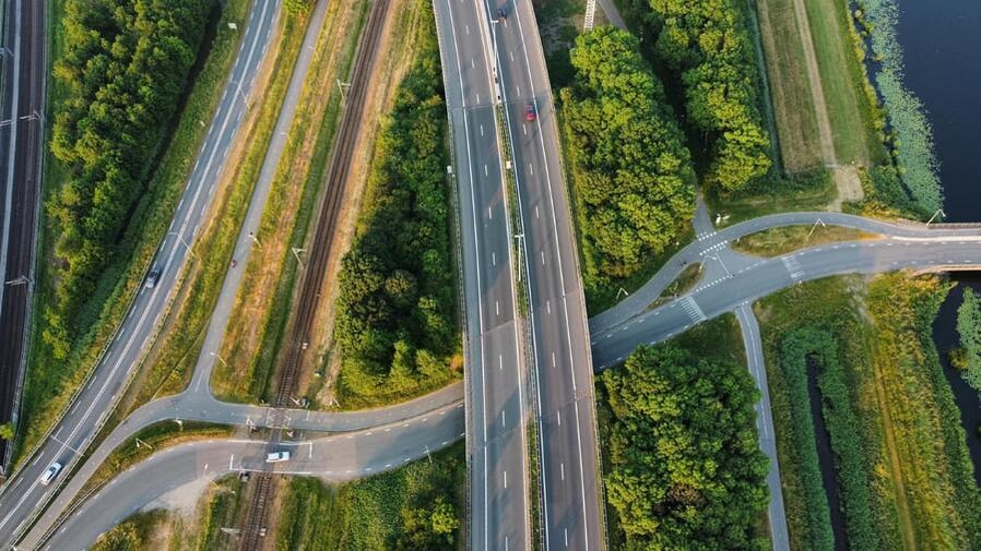 Dutch Government Speeds to New ECM System with Controlled Migration